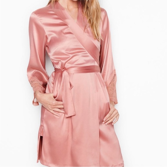 Victoria's Secret Chantilly lace kimono robe - Picture 2 of 10